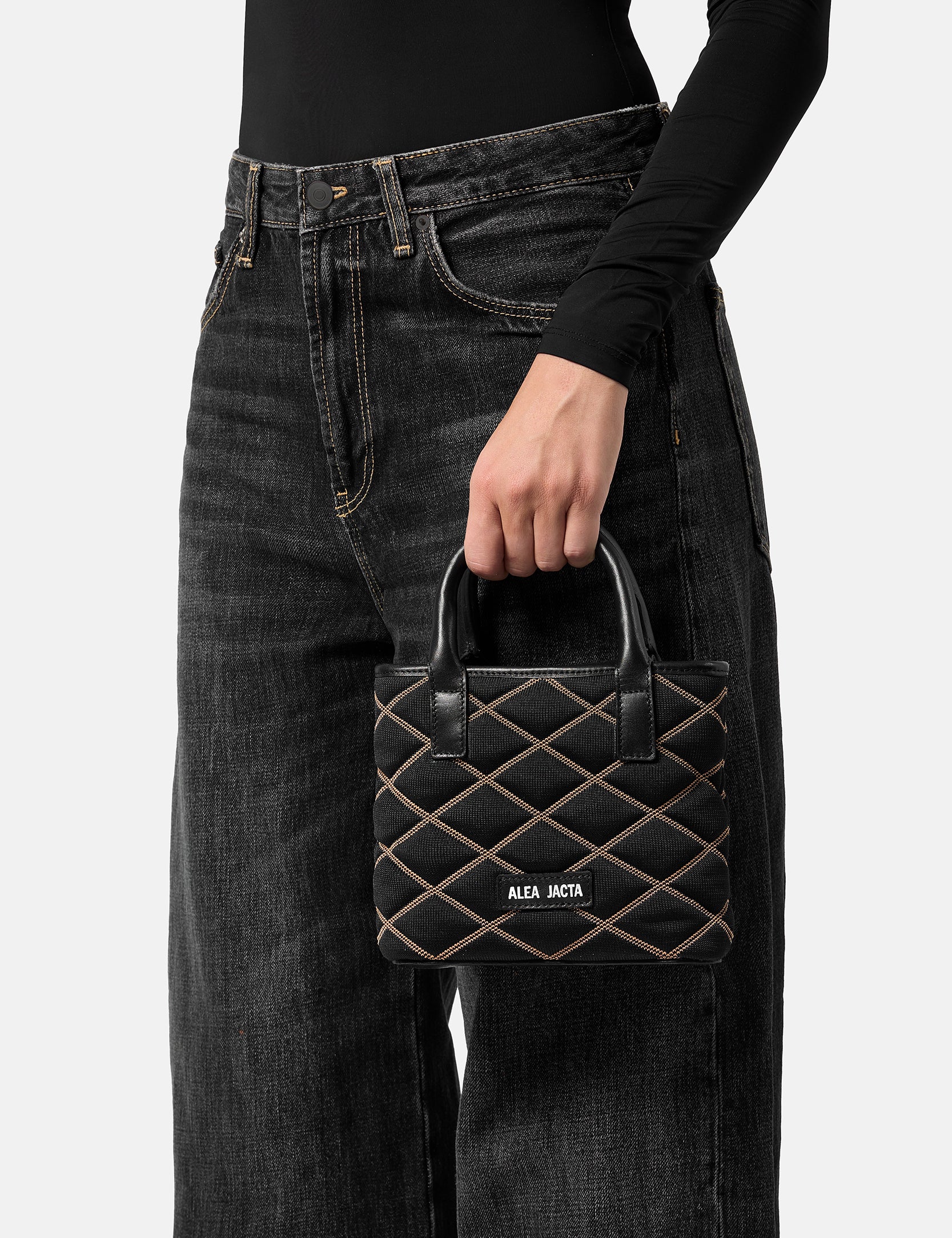 Color: Black/Camel