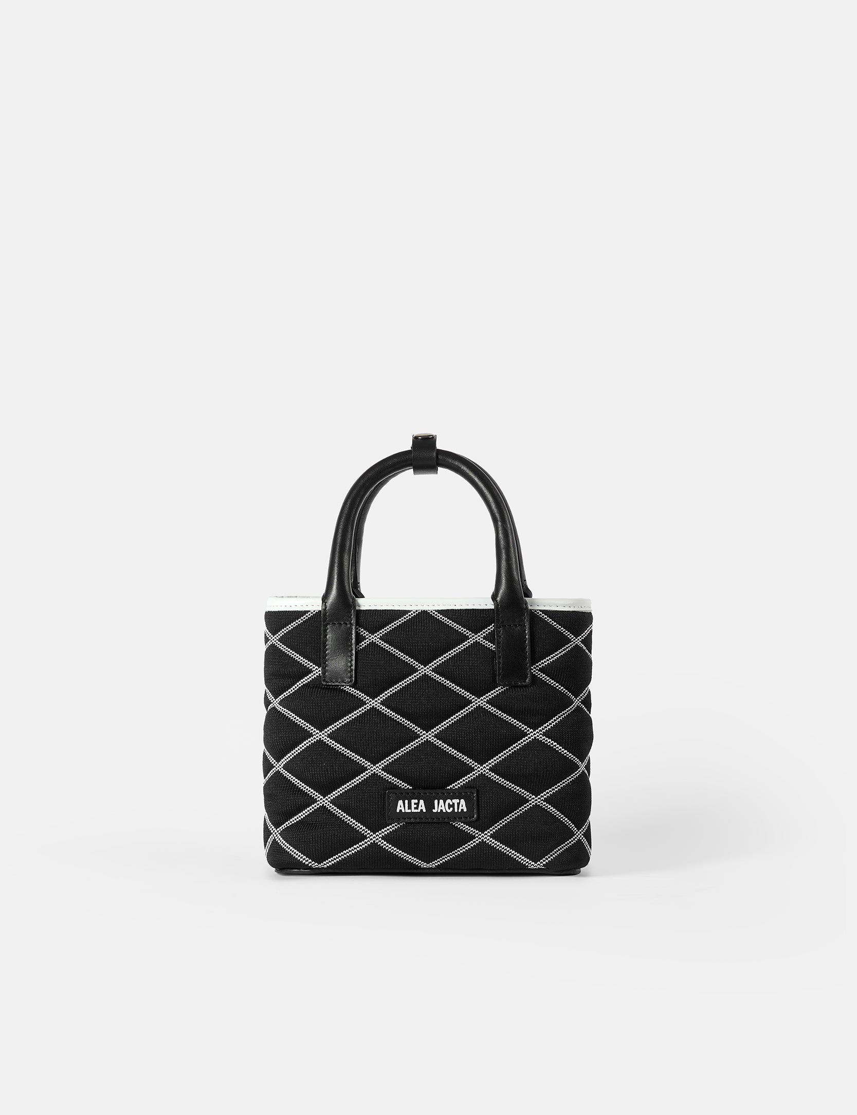 Color: Black/White