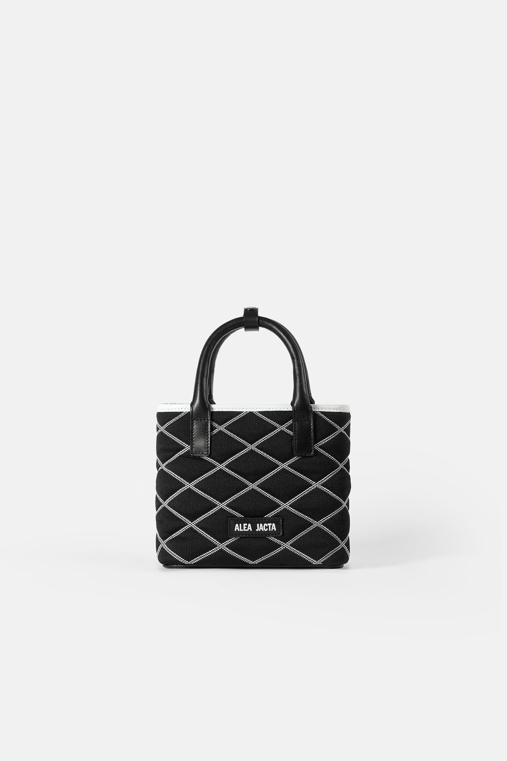 Color: Black/White